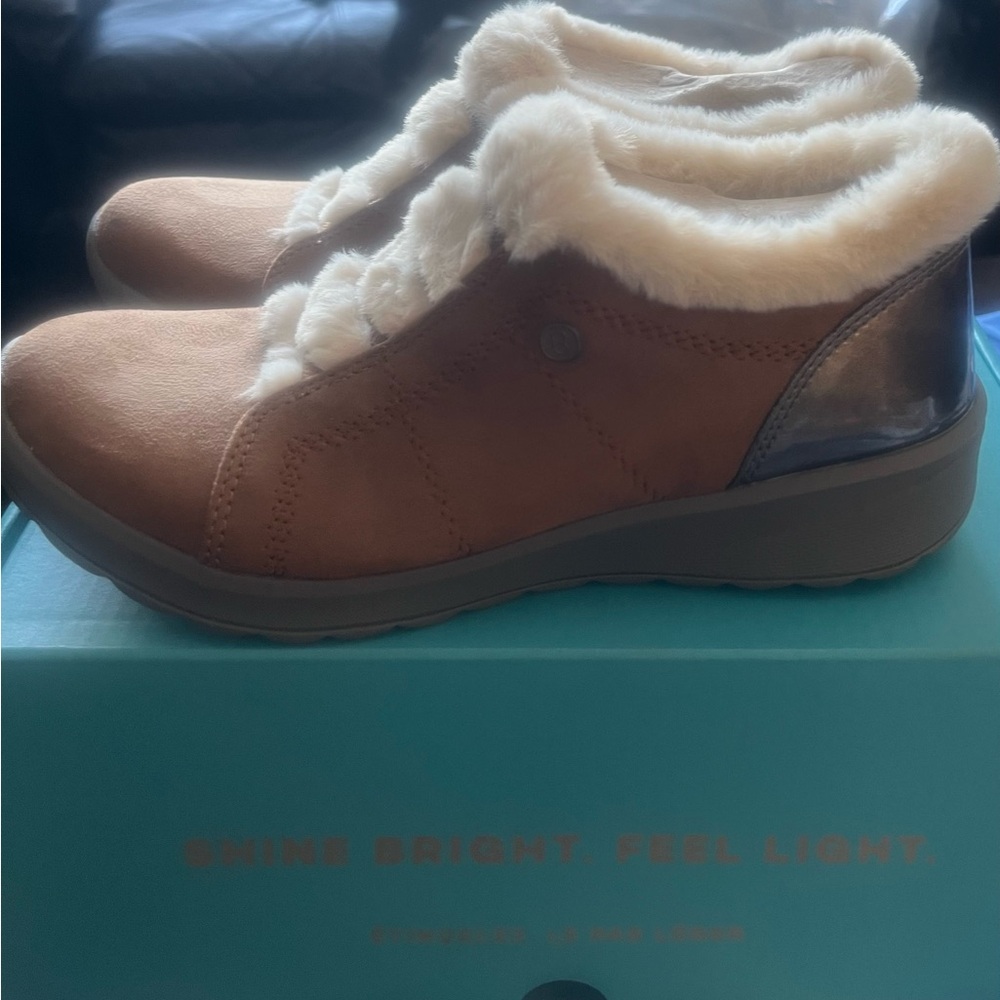 BZees ankle boot size 8.5 new in box